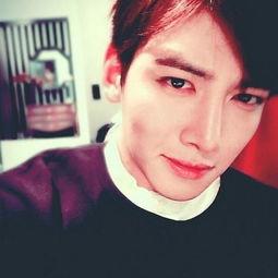 池昌旭的生活照,魅力四溢,尽显明星风采